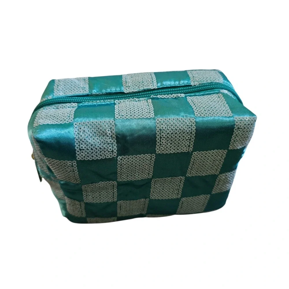 unbranded stylish compact